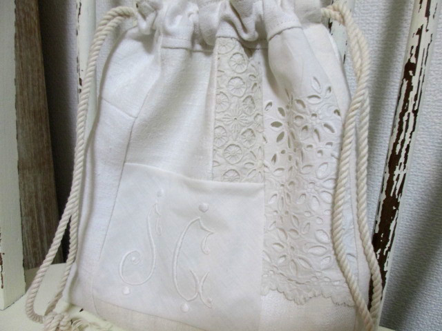 アンティークリネンパッチ巾着ポーチ;手刺繍レース、アンティーク