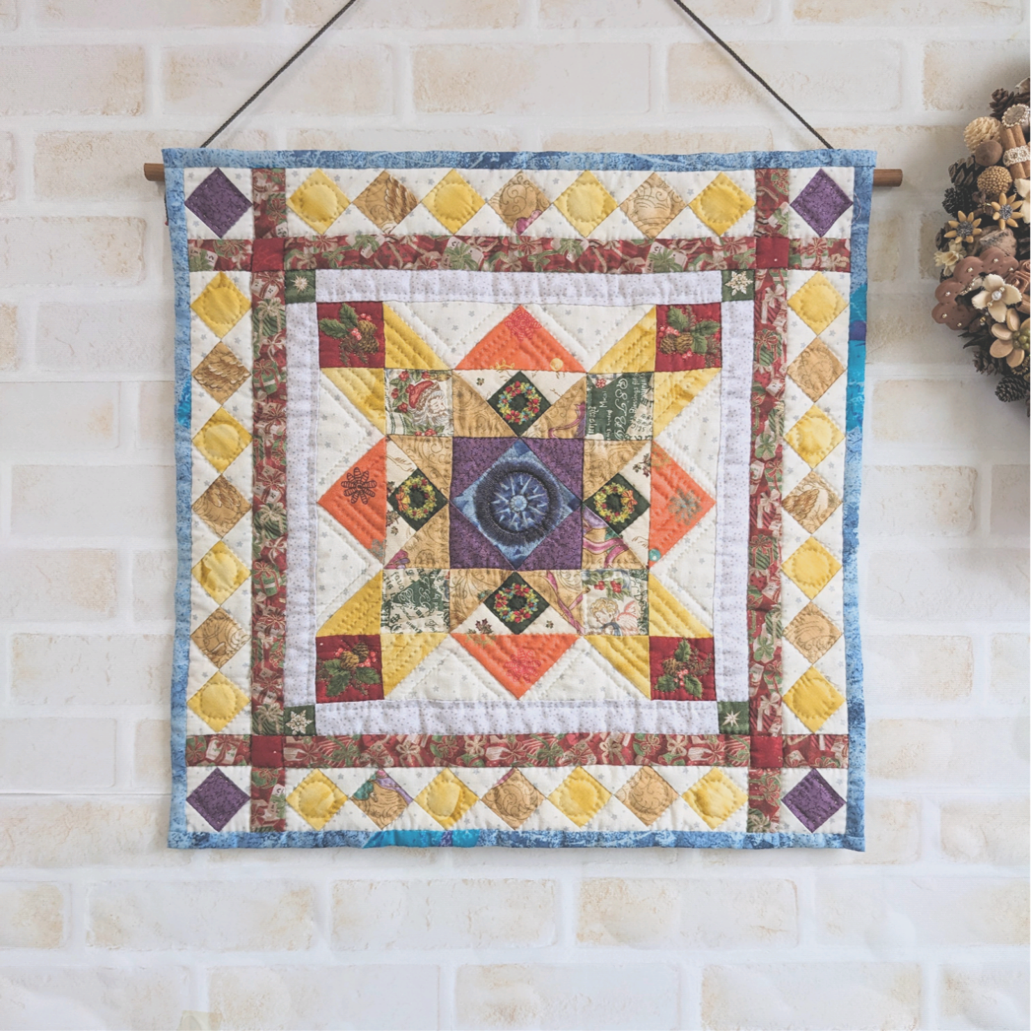 パッチワークキルトのクリスマス☆キラキラクリスマスのキルトタペストリー