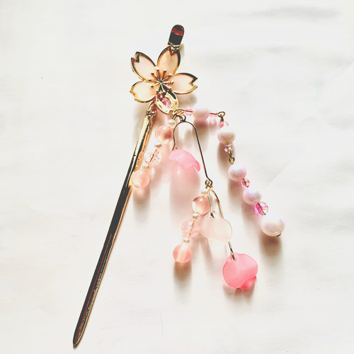 【mooncho様】1193.天然石　つまみ細工　桜　じゃれ猫　レジン 桜と隠れ猫 かんざし かんざし 夏R＆O 通販 18440681｜Creema(クリーマ