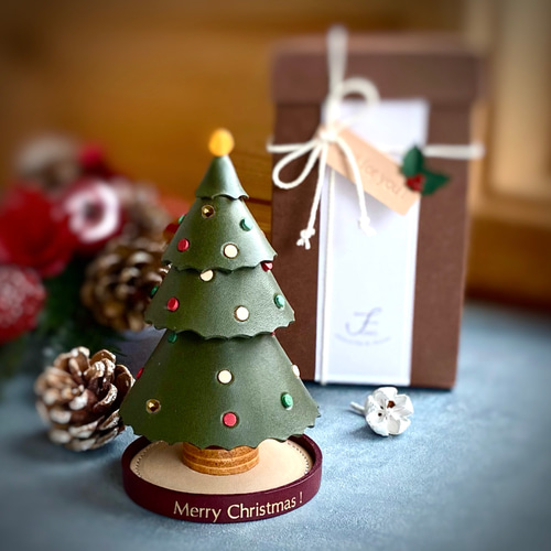 本革仕立てのクリスマスツリー【ギフトボックス付き】卓上サイズ