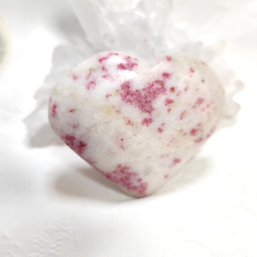 あ〜きゃん♬様　レア　高品質　シナバーインクォーツ　大きめハート　握り石 シナバーインクォーツ◇ハート型◇《限定一点もの》◇希少◇お守り