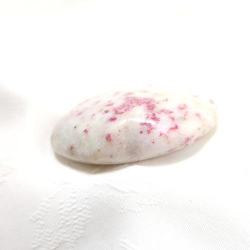 あ〜きゃん♬様　レア　高品質　シナバーインクォーツ　大きめハート　握り石 シナバーインクォーツ◇ハート型◇《限定一点もの》◇希少◇お守り