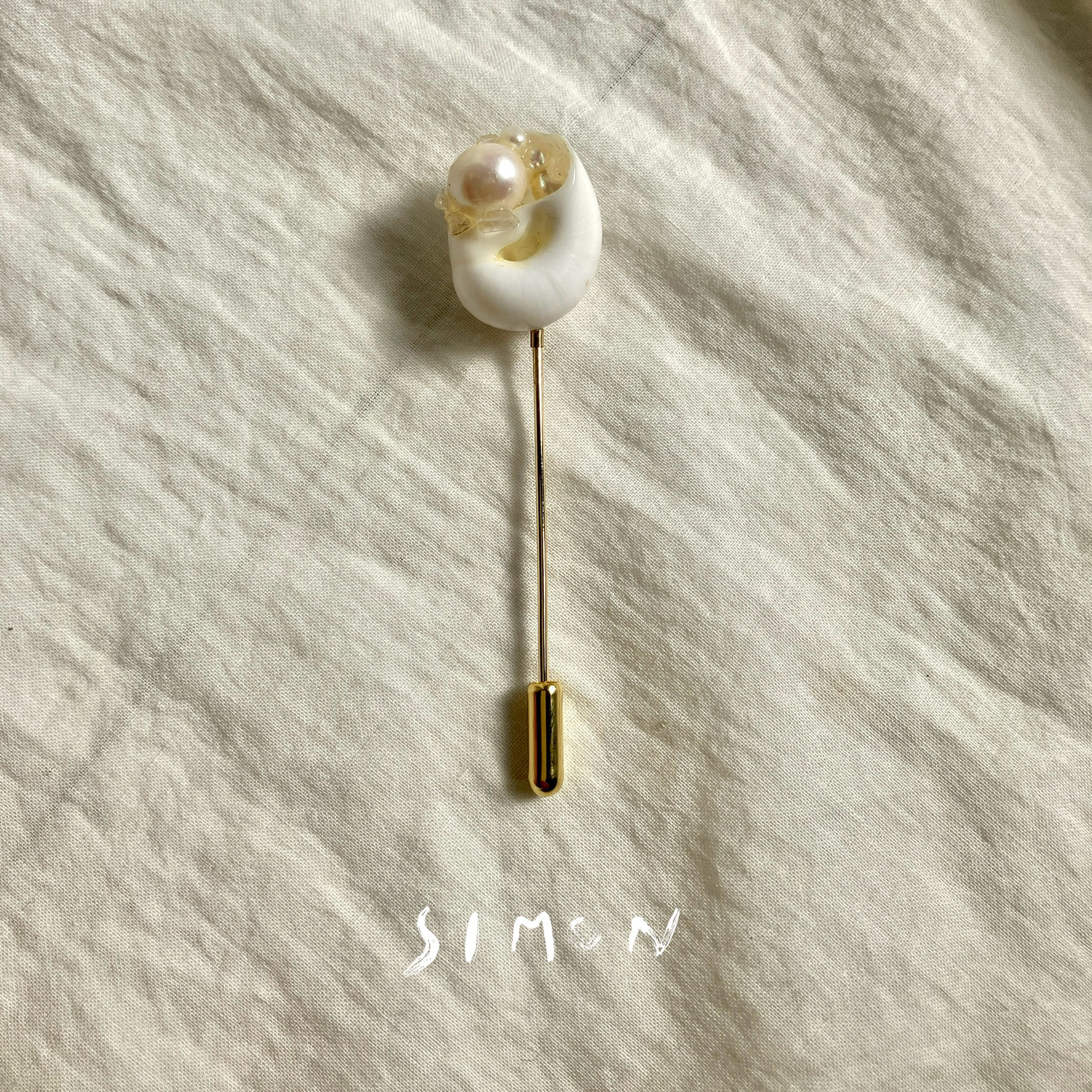 Cocoon　繭　ピンブローチ　　１点もの 6,708円