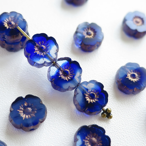 チェコ製 ヴィンテージ調フラワービーズ［ロイヤルブルー／8mm