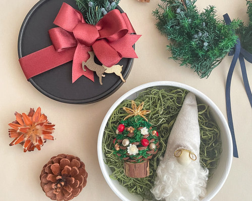 ラッピングBOX付き】松ぼっくりツリーとサンタクロースのオーナメント