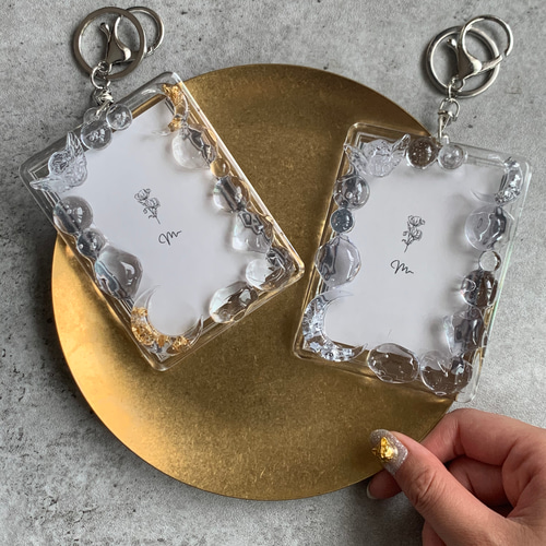 B8トレカキーホルダー】再販 硬質ケース『moon』gold/clear/金/三日月