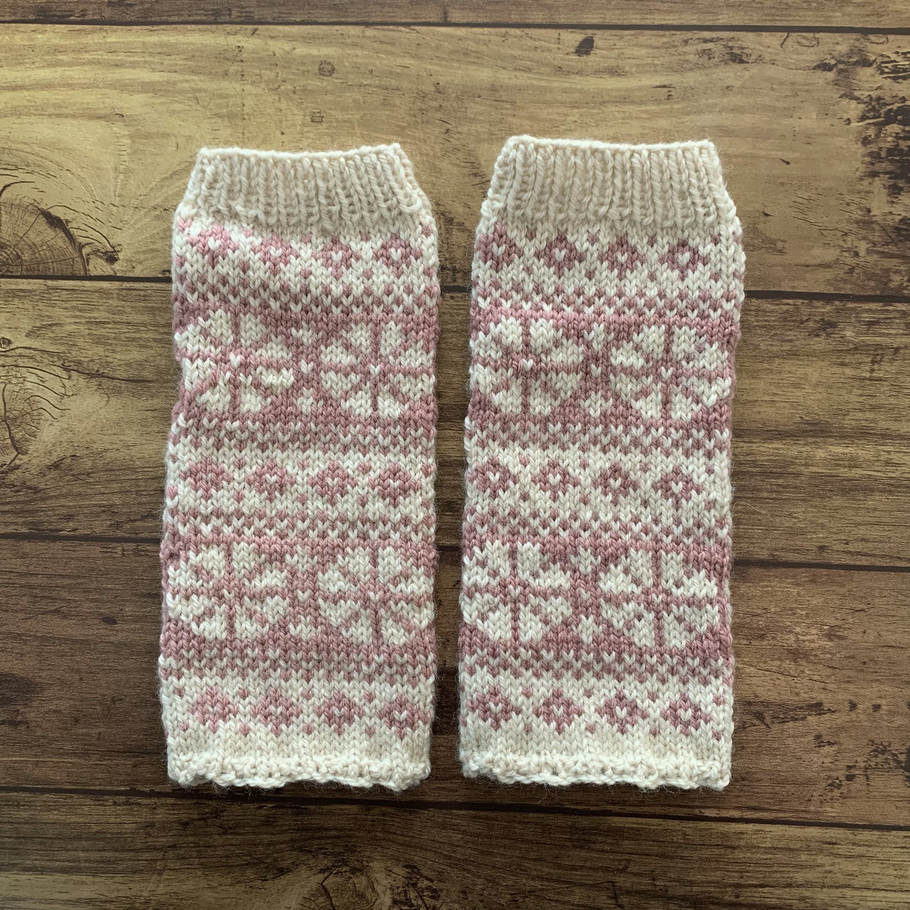 フェアアイルのアームウォーマー2024（スモーキーピンク）