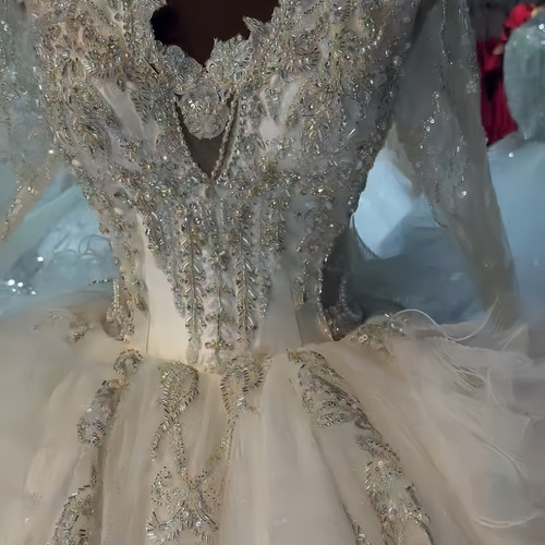 大好評！女王派 vネック セクシー グリッター シースルー袖 冬婚秋婚  