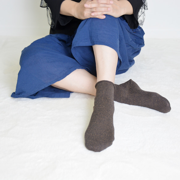 シルク90%以上‼の贅沢シルクの秋冬ソックス ミドル丈 2枚目の画像