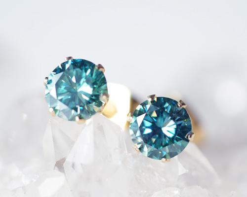 大粒モアサナイトの6mmスタッドピアス・サージカルステンレス ～ブルー