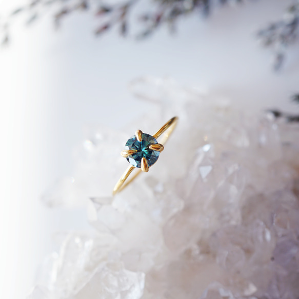 6毫米大號綠色莫桑石單環戒指 第2張的照片