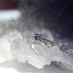 6毫米大號綠色莫桑石單環戒指 第5張的照片