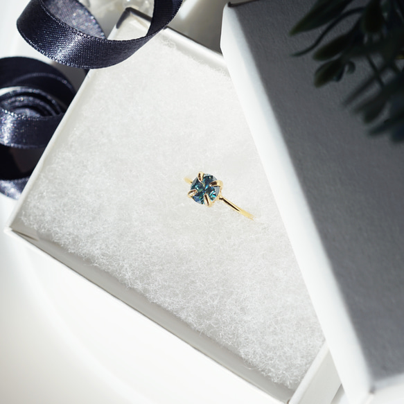 6毫米大號綠色莫桑石單環戒指 第7張的照片