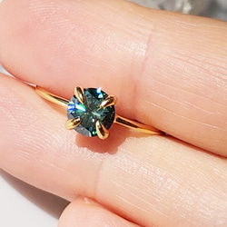 6毫米大號綠色莫桑石單環戒指 第6張的照片