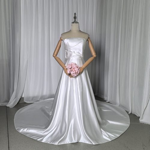 送料無料！ウェディングドレス ベアトップ ふっくら柔らかなバック  