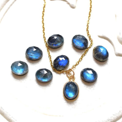 [數量有限] 瑪瑙 x 拉長石 x 水晶三重凸圓形寶石醫用不鏽鋼鉤形耳環 第10張的照片