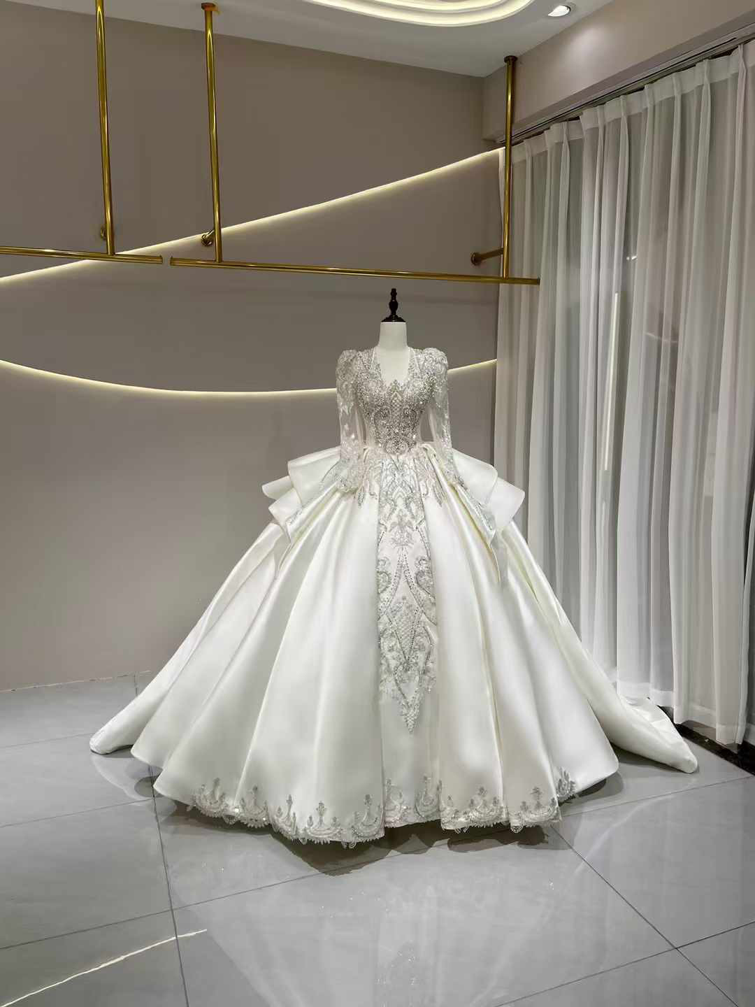 憧れのドレス！vネック　ビジュー付き　シーズルー袖　高級感　韓国スタイル　サイズオーダー　編み上げ披露宴お呼ばれ挙式花嫁