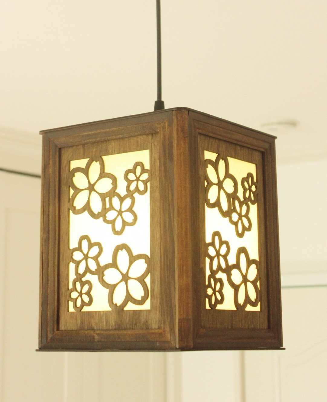 シルエットランプ【桜ー明】ペンダントライト　シーリングライト　癒し　木製　18.5cmX18.5cmX20cm