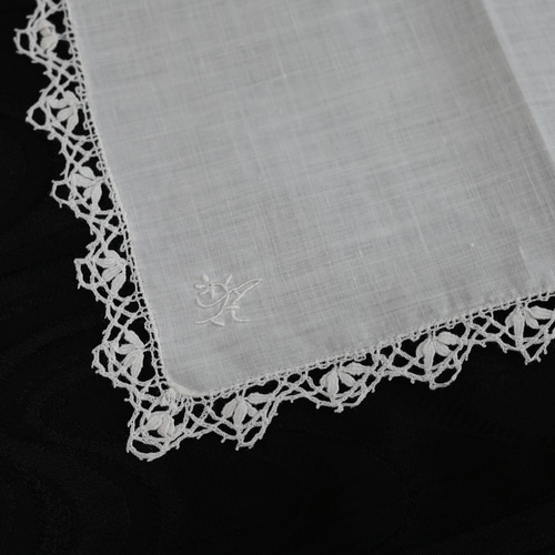 アンティーク ボビンレースのハンカチ イニシャルA レース