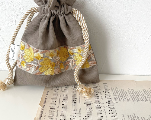 インド刺繍リボン　巾着ポーチ インド刺繍リボンの巾着ポーチ | iichi 日々の暮らしを心地よく
