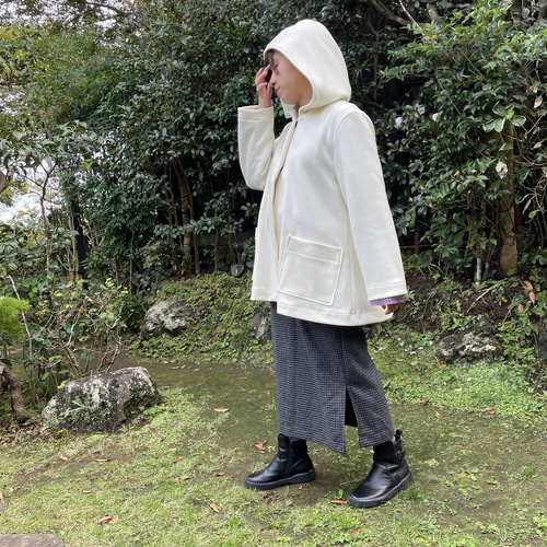 ウールのフード付きオフホワイトジャケットコート ジャケット