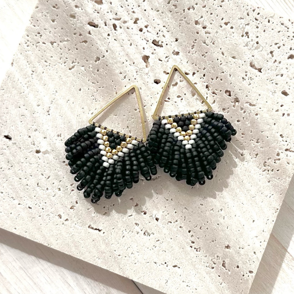 ハンドメイド ブラック ビーズ フリンジ ネックレスとイヤリング