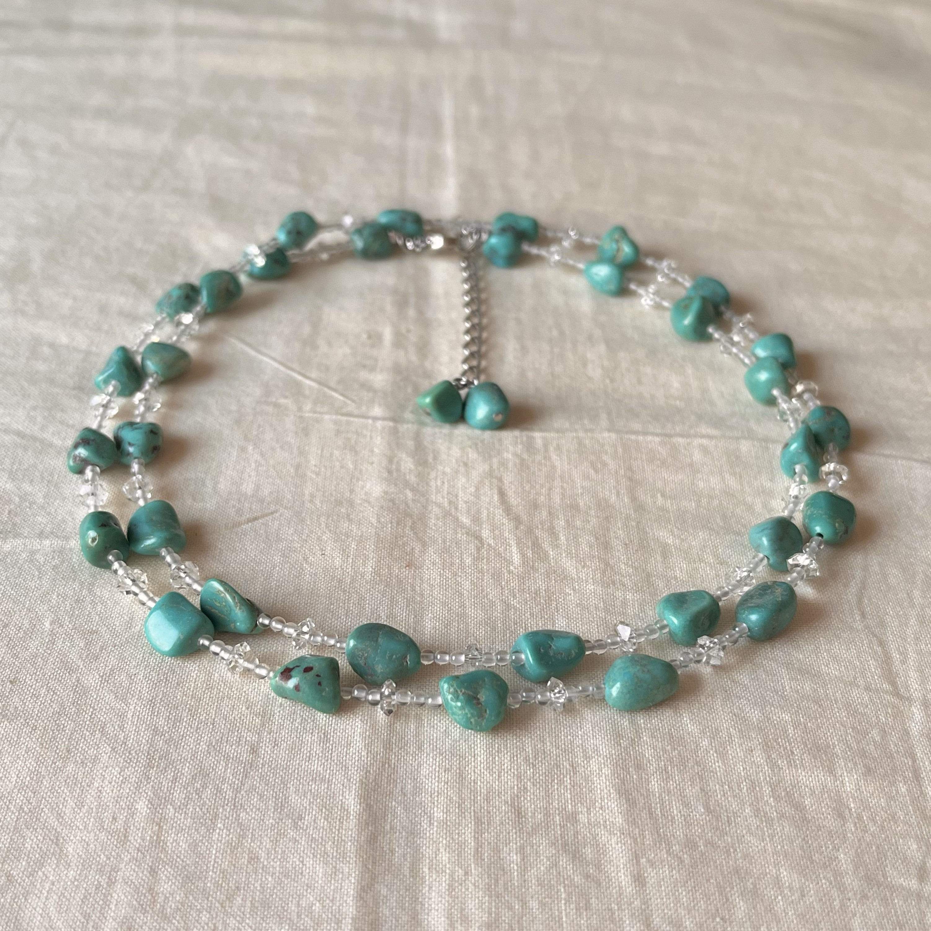 トルコ石と水晶のロングネックレス　（Nー218）