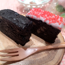 【Creema限定  送料無料】『米粉☆腸活ブラウニー』～活性炭入りスイーツ〜ストロベリーチョコトッピングあり３、なし３ 1枚目の画像