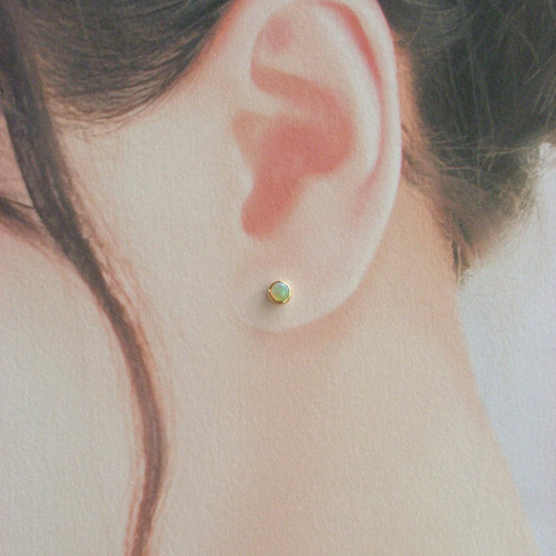 K18YGオパールピアス（オパール厚め） ピアス（スタッド・一粒