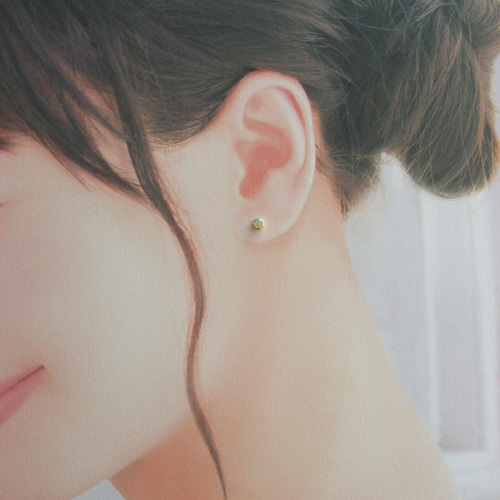 K18YGオパールピアス（オパール厚め） ピアス（スタッド・一粒