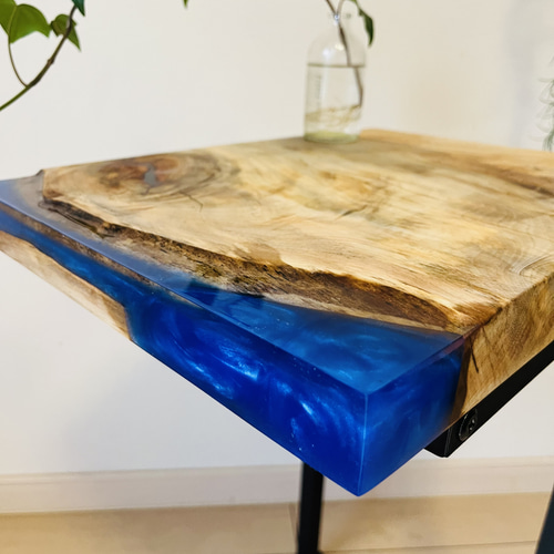 レジンテーブル　ソファテーブル　サイドテーブル　コーヒーテーブル　栃の木 栃のレジンテーブル 50cm【木材：栃】【レジン：ブラックメタリック