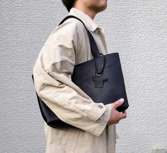 【姫路レザー】A4がしっかり入るノーブルトートバッグ（手縫い/シンプル/肩掛け/メンズ/レディース/仕事）ブラック 20枚目の画像