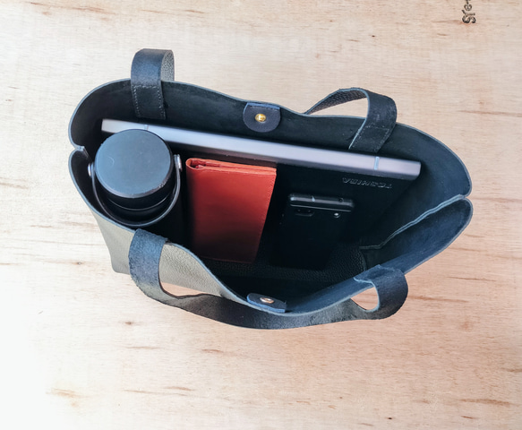 【姫路レザー】A4がしっかり入るノーブルトートバッグ（手縫い/シンプル/肩掛け/メンズ/レディース/仕事）ブラック 12枚目の画像