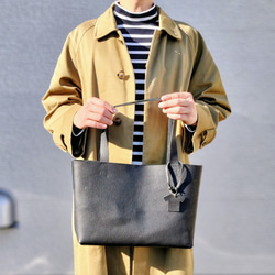 【姫路レザー】A4がしっかり入るノーブルトートバッグ（手縫い/シンプル/肩掛け/メンズ/レディース/仕事）ブラック 14枚目の画像