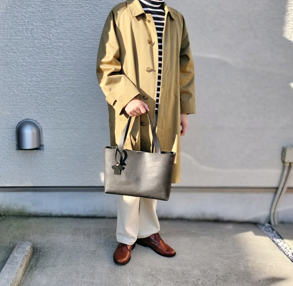 【姫路レザー】A4がしっかり入るノーブルトートバッグ（手縫い/シンプル/肩掛け/メンズ/レディース/仕事）ブラック 15枚目の画像