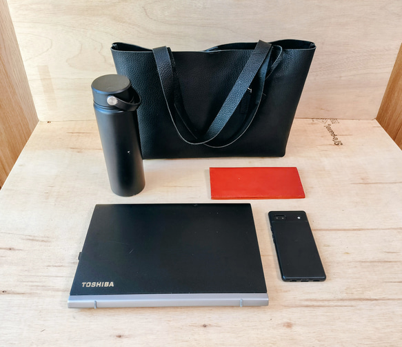 【姫路レザー】A4がしっかり入るノーブルトートバッグ（手縫い/シンプル/肩掛け/メンズ/レディース/仕事）ブラック 13枚目の画像