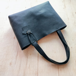 【姫路レザー】A4がしっかり入るノーブルトートバッグ（手縫い/シンプル/肩掛け/メンズ/レディース/仕事）ブラック 6枚目の画像