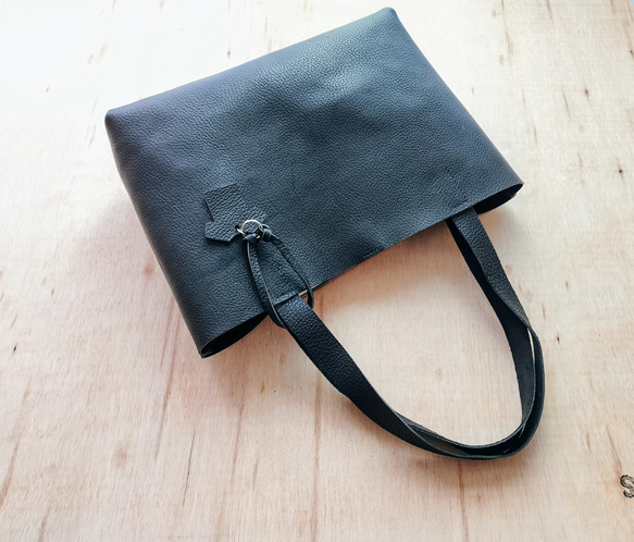 【姫路レザー】A4がしっかり入るノーブルトートバッグ（手縫い/シンプル/肩掛け/メンズ/レディース/仕事）ブラック 6枚目の画像