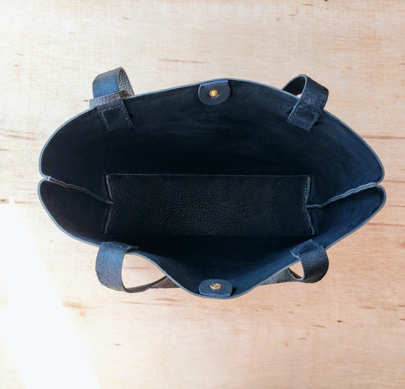 【姫路レザー】A4がしっかり入るノーブルトートバッグ（手縫い/シンプル/肩掛け/メンズ/レディース/仕事）ブラック 10枚目の画像