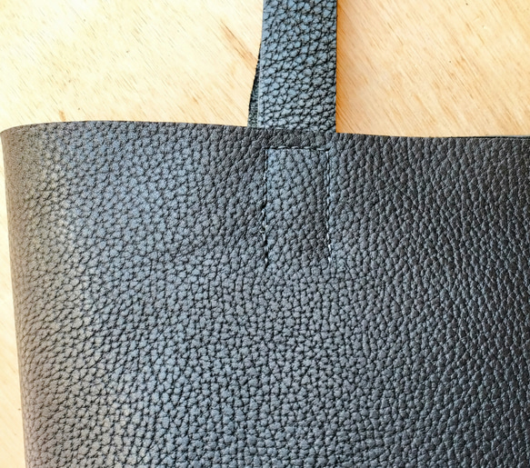 【姫路レザー】A4がしっかり入るノーブルトートバッグ（手縫い/シンプル/肩掛け/メンズ/レディース/仕事）ブラック 8枚目の画像