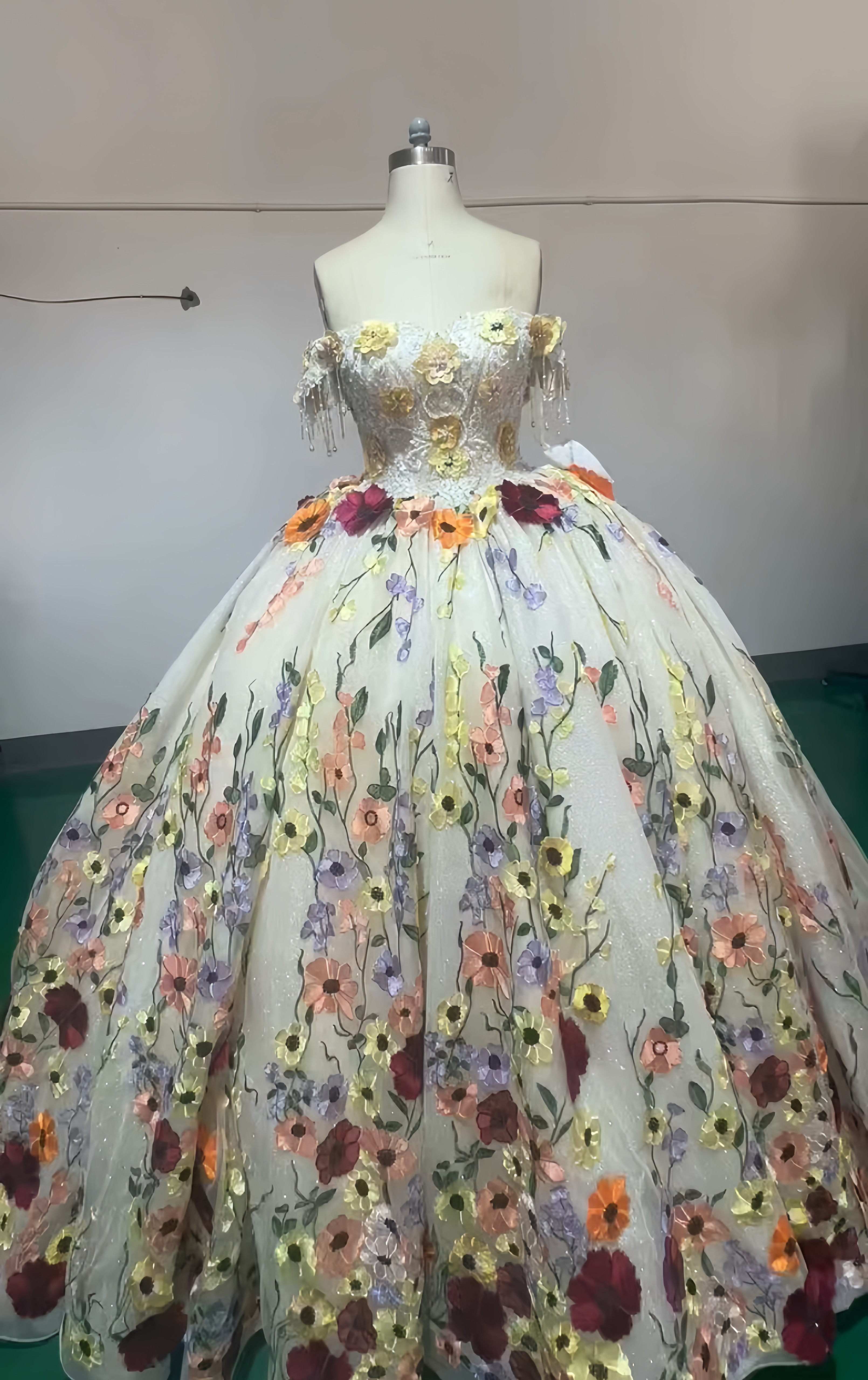 高評価続々！カラードレス　可愛いレース　袖あり　上品　パーディードレス　音楽会演奏会成人式サイズオーダー可能　品質保証