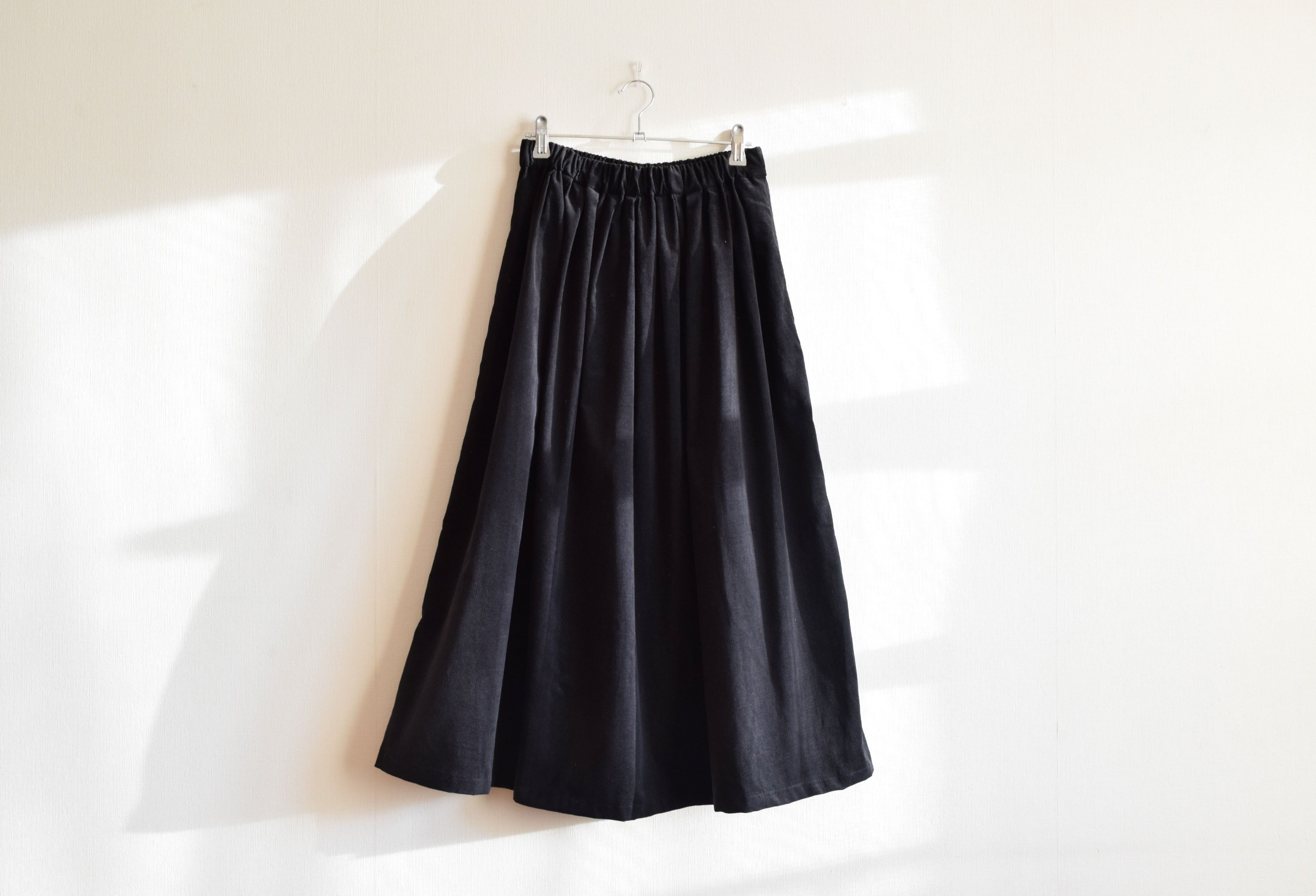 コーデュロイタックスカート/細うねタイプ・黒