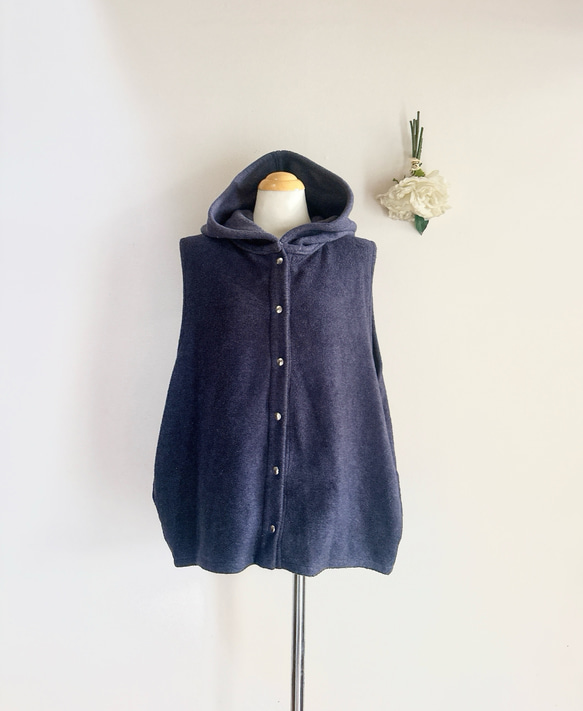 新作❤️春の寒暖差にちょうどいい❤️フードか可愛いメルトンベスト❤️ネイビーグレー❤️色変更可能❤️SML(2〜3Ｌ) 1枚目の画像