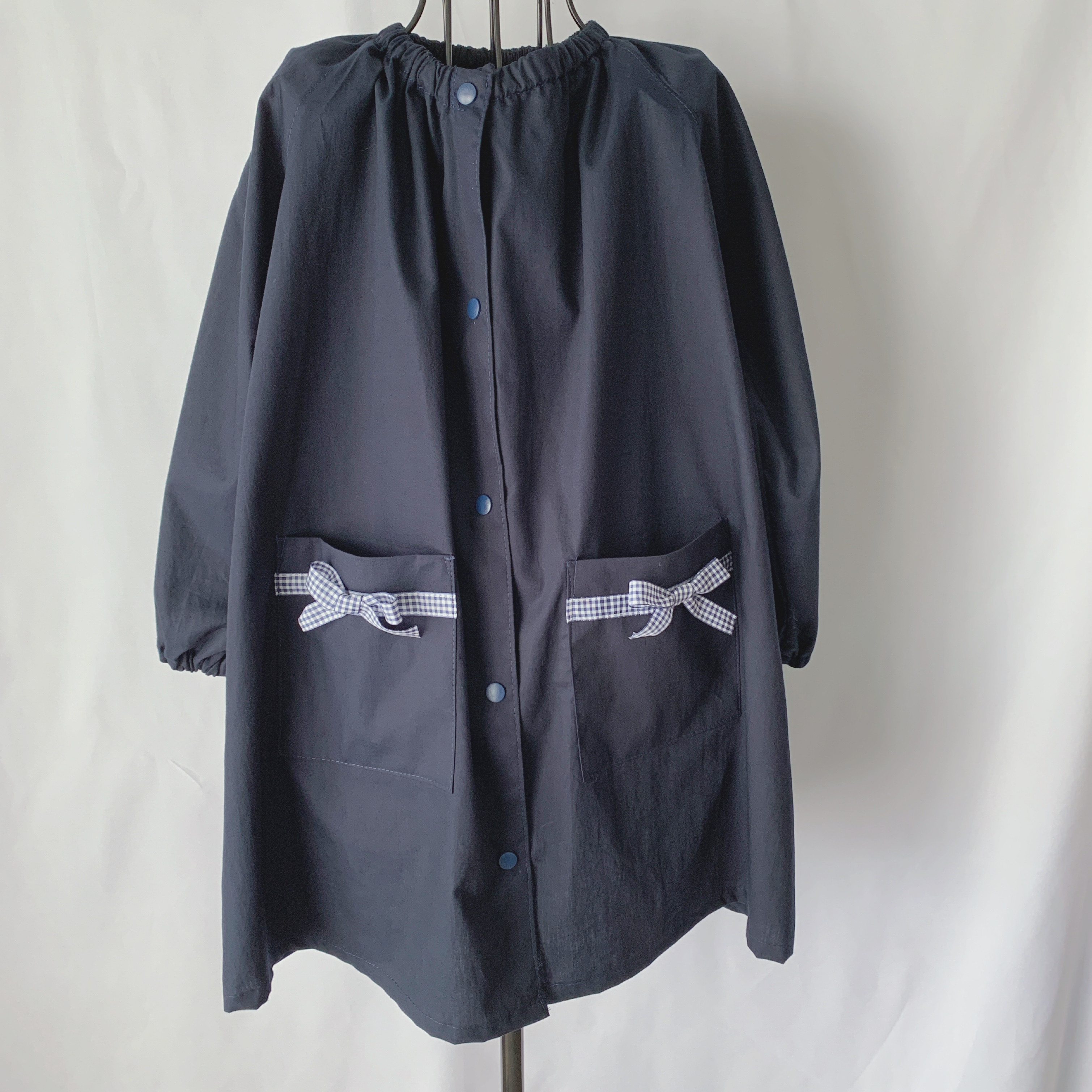 前あきスモック　　紺×ギンガムリボン　100〜160