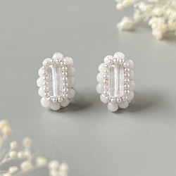 透明ビーズとパールのホワイトカラー ビーズ刺繍ピアス/イヤリング