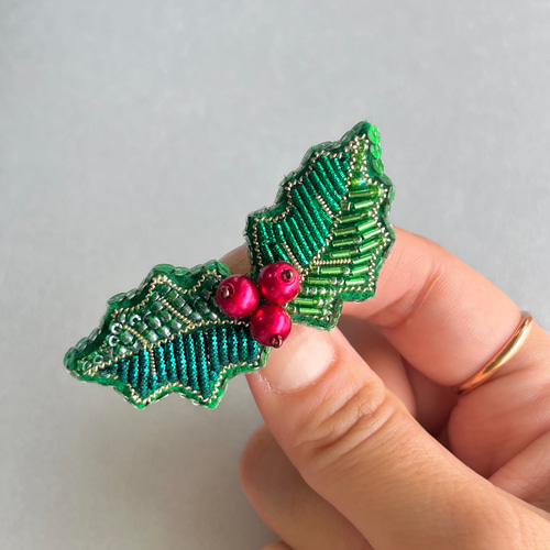❄︎クリスマス❄︎柊のビーズ刺繍ブローチ ひいらぎ ヒイラギ ❄︎クリスマス❄︎柊のビーズ刺繍ブローチ ひいらぎ ヒイラギ