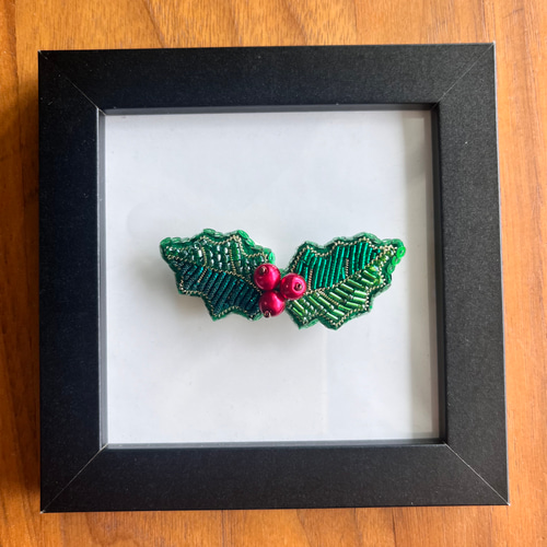 ❄︎クリスマス❄︎柊のビーズ刺繍ブローチ ひいらぎ ヒイラギ