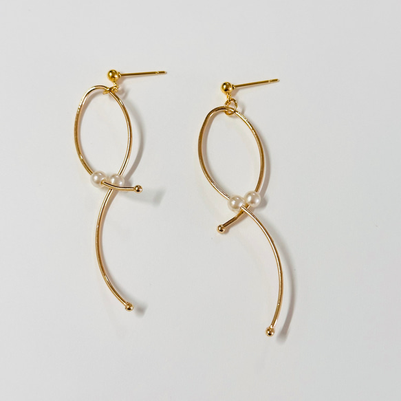 【送料無料】ひねりデザインパール ピアス イヤリング 2枚目の画像