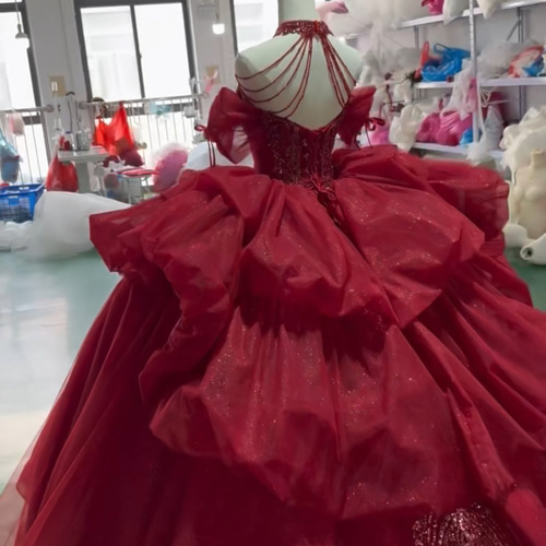 大人気上昇中！キラキラレース 赤 フレアスカート ホルターネック 袖