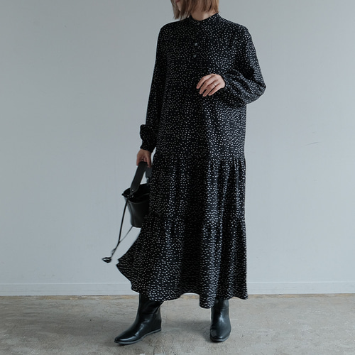 身体のラインを拾いにくい ティアード ドットワンピ 水玉 ロング丈